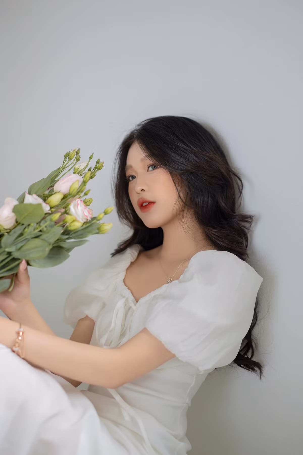 Wyn Anh có thể diện đa dạng trang phục, trở thành biểu tượng để netizen có thể nhìn và học hỏi hay mua đồ giống cô nàng.