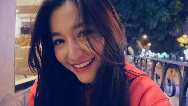 Zoie (tên thật Lê Việt Hà) có lẽ là cái tên không còn quá xa lạ với nhiều người. Cô nàng là một trong những dancer sáng lập St.319 (nhóm nhảy) từng được giới trẻ hết sức hâm mộ.