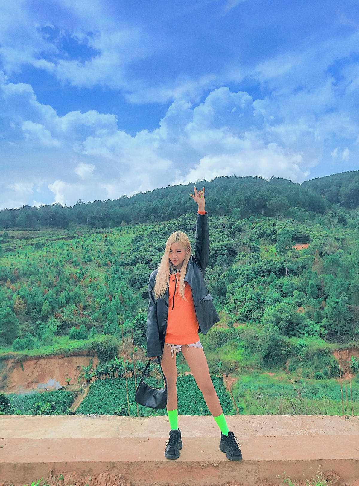 2 tháng gần đây, Zoie rất tích cực điều trị. Sự thay đổi này đến từ việc cô nàng nhận ra mình phải yêu thương bản thân và yêu thương cả những người xung quanh như bố mẹ, gia đình, bạn bè hay chính các y bác sĩ đang chữa trị cho mình. Phải dũng cảm đương đầu và tự có trách nhiệm là những điều cựu thành viên St.319 luôn tự dặn mình.