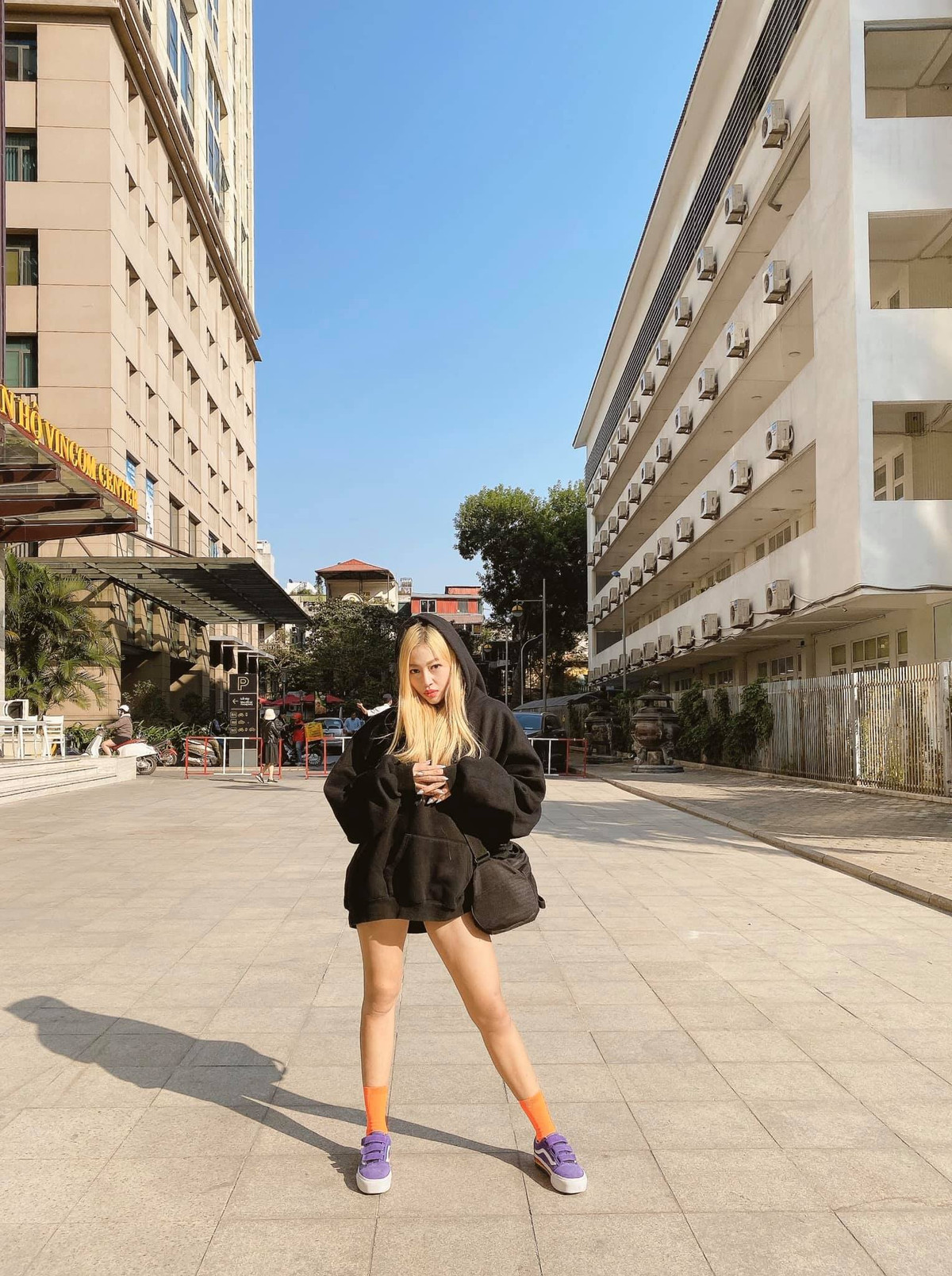 Thoạt nhìn đôi mắt của Zoie vẫn rất bình thường nhưng ít ai biết cô nàng đã phải rất cố gắng để giữ được chúng.