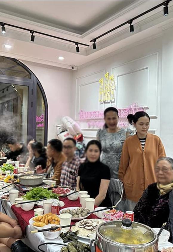 Mới đây trên trang cá nhân, vợ Đỗ Duy Mạnh là "công chúa béo" Quỳnh Anh đã khoe loạt ảnh sinh nhật trong ngày đón tuổi mới.