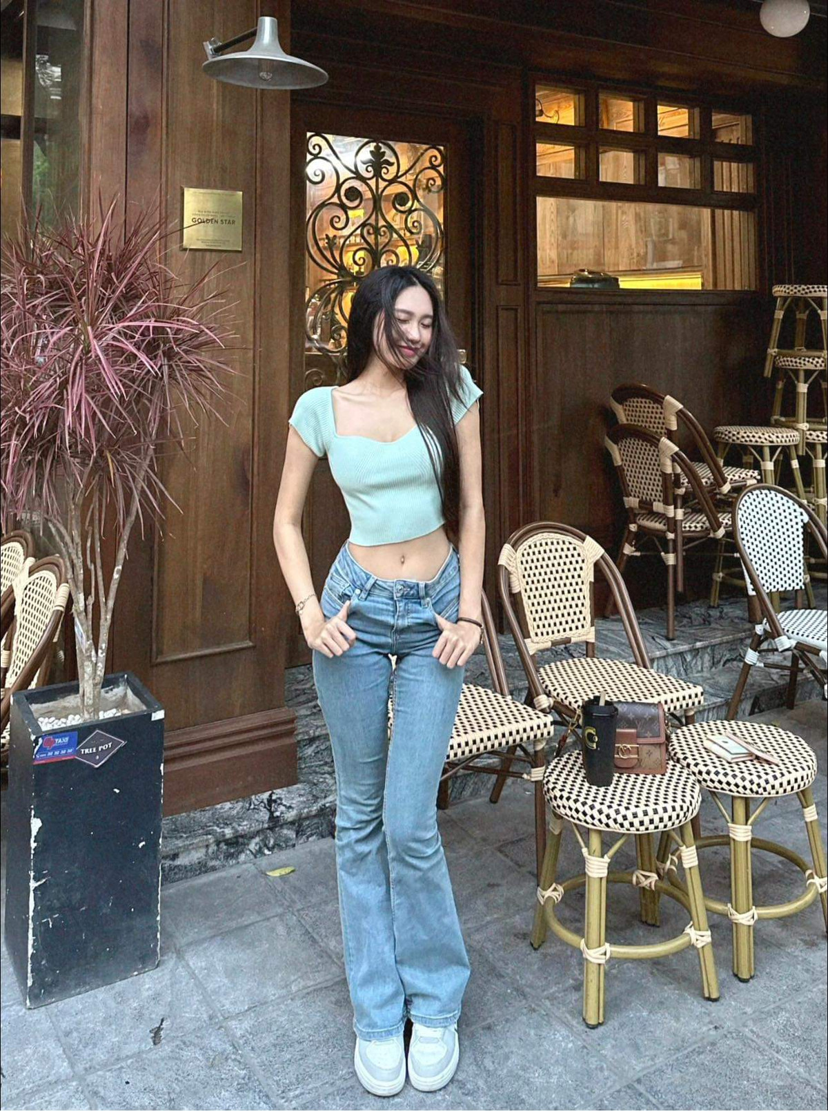 Doãn Hải My cho biết, khi đến màn trình diễn solo của Jennie, cô đã nhờ bạn trai quay video giúp mình, gái xinh này ở khán đài còn nhiệt tình nhảy khi Jennie diễn trên sân khấu.