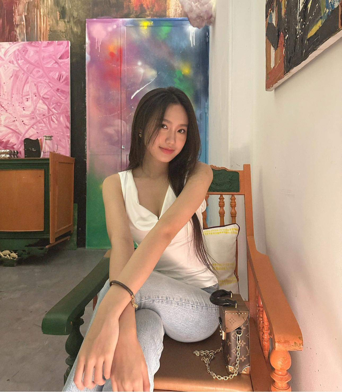 Bạn gái Văn Hậu cũng cho biết bản thân là người bề ngoài có vẻ hướng ngoại nhưng tâm hồn hướng nội.