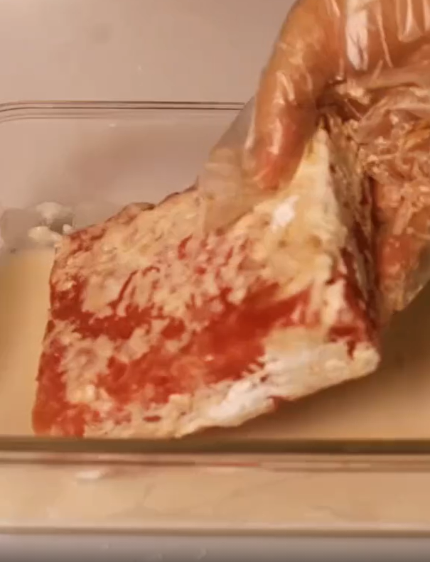 Chính vì vậy mà khi clip trên được đăng tải đã gây ra nhiều tranh cãi về hương vị của món bít tết làm từ dưa hấu.