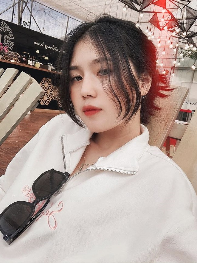 "Những lúc mệt mỏi áp lực nhất vẫn chỉ có mình em là ở bên anh", Thành Chung từng viết. Đáp lại, Tố Uyên ngọt ngào: "Thương anh".