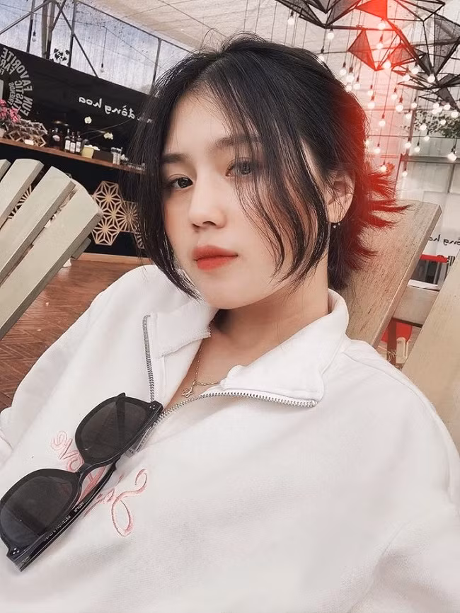 "Những lúc mệt mỏi áp lực nhất vẫn chỉ có mình em là ở bên anh", Thành Chung từng viết. Đáp lại, Tố Uyên ngọt ngào: "Thương anh".