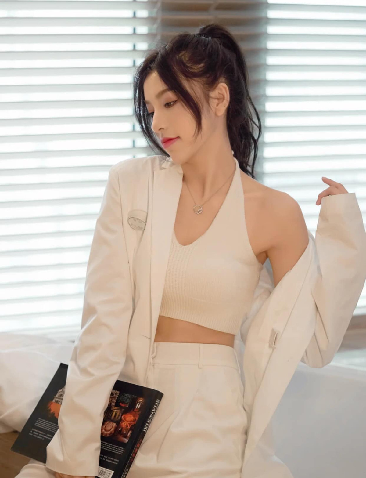 Đối với cư dân mạng, Liu Siyao là cô gái xinh đẹp và tràn đầy sức sống mỗi khi xuất hiện trước ống kính. Nhưng điều đó hoàn toàn làm fan vỡ mộng khi trong một lần ra ngoài, hot girl này không trang điểm kỹ càng cũng như không xuất hiện qua một lớp filter nào.