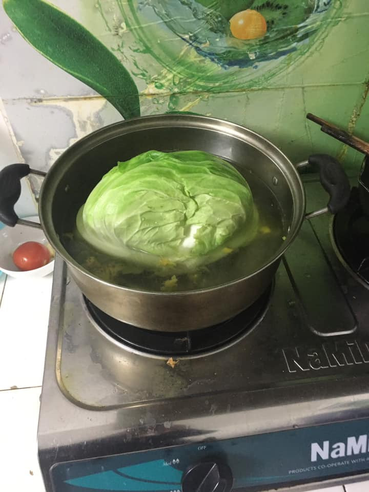 Cách đây chưa lâu, cùng chỉ vì luộc bắp cái chẳng giống ai, anh chồng đã bị cô vợ trẻ bốc phốt trên MXH.