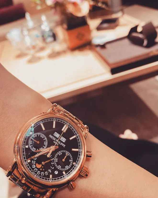 Được biết, cùng với công việc duy trì trong nhiều năm, Ngọc Trinh còn kinh doanh, đầu tư thêm. So với số đông thì có thể nói cô thuộc nhóm có tài chính cực tốt.