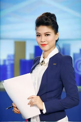 Năm 2020, Ngọc Trinh được bình chọn vào Top 5 Gương mặt BTV ấn tượng của giải thưởng Ấn tượng VTV.