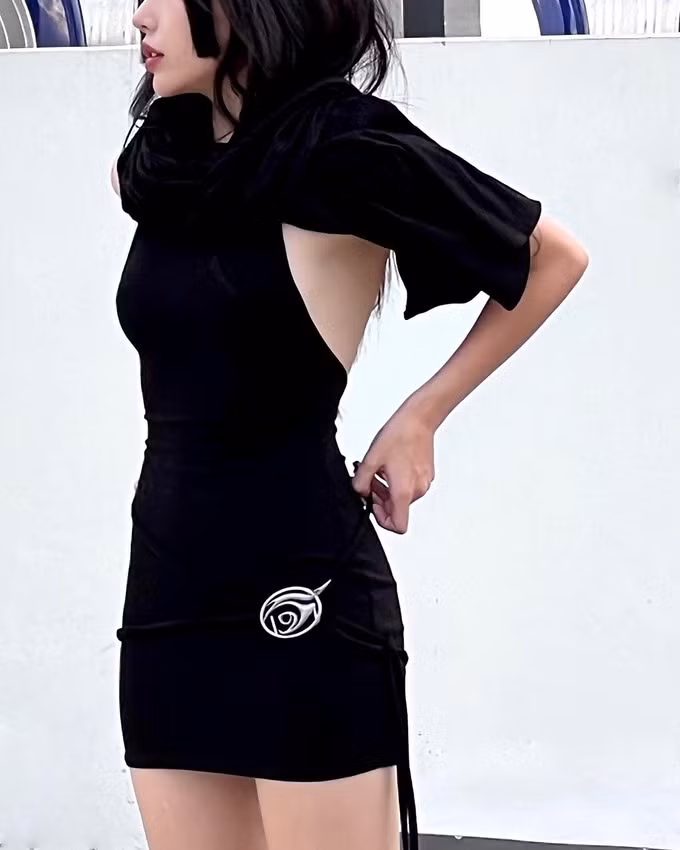 Song song với đó, nhiều người không khỏi bất ngờ khi Linh Ngọc Đàm tuyên bố sẽ theo đuổi đam mê ở lĩnh vực thời trang. Loạt ảnh mới đây của hot girl 9X này cũng nhận được sự chú ý không kém.