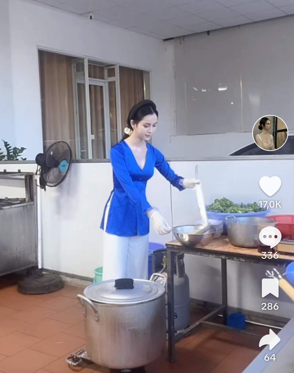 Sau 3 năm, Tường Vi hoàn toàn "lột xác" với nét đẹp trong trẻo, xinh xắn như hiện tại. Đồng thời, cô cũng tự tin hơn khi lăng xê nhiều xu hướng thời trang hot.