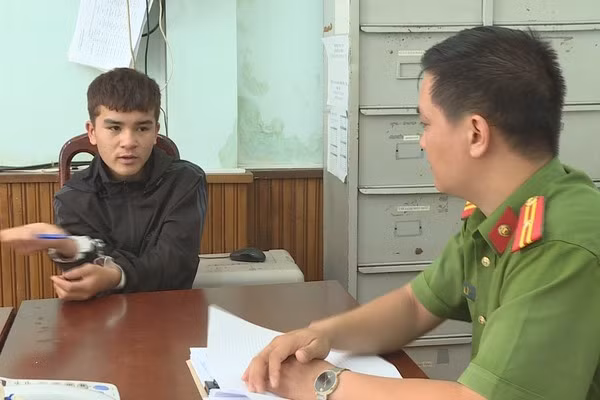 Nam thanh nien dam anh ho tu vong vi mau thuan chuyen dua don