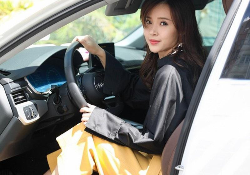 Midu cũng là một đại gia bất động sản khi từng tiết lộ việc mua một lúc 3 căn hộ cách đây vài năm. Hiện tại ,cô đang sống ở một ngôi nhà khang trang tại quận Phú Nhuận, TP.HCM.