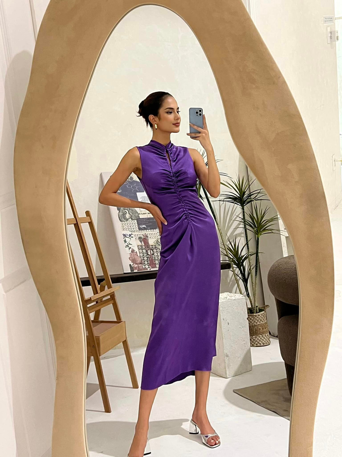 Emma Lê còn là gương mặt quen thuộc với màn ảnh Việt khi thủ vai nữ chính trong hàng loạt sản phẩm âm nhạc của Soobin Hoàng Sơn, Sơn Tùng M-TP,...