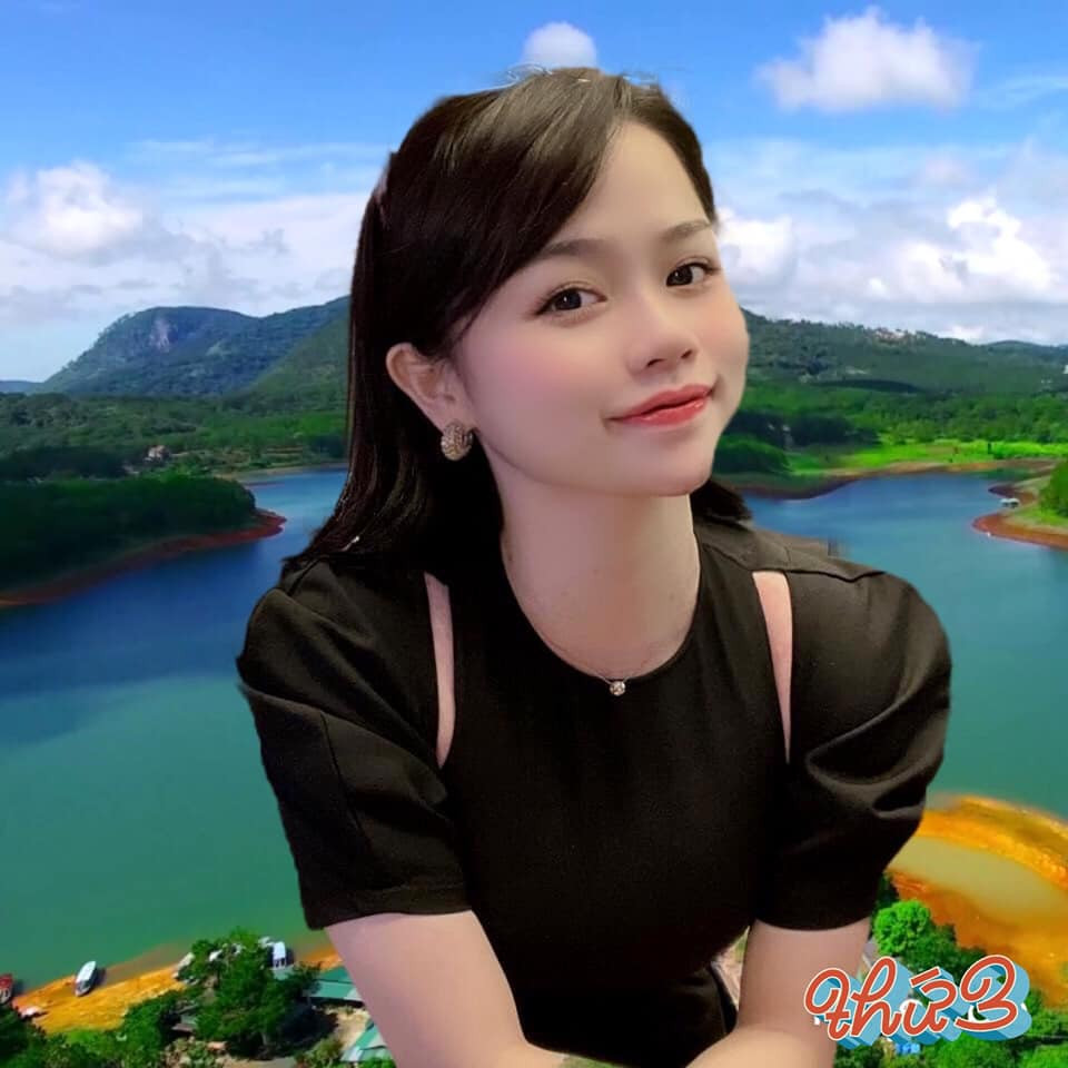 Người thì tặng tác phẩm với chữ "Xóa" to đùng trong ảnh, người dùng bút trắng vẽ thành những hình thù kì quái che đi "người thừa" trong hình.