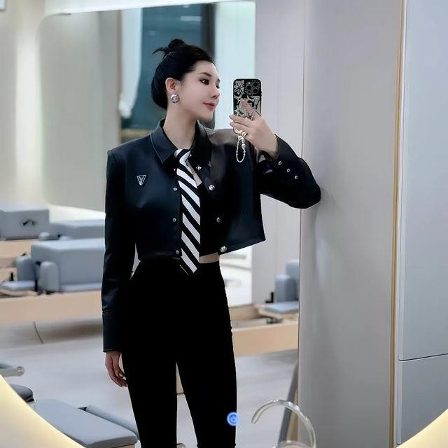 Trước đó, Liu Tai Yang chia sẻ clip chia sẻ những hình ảnh trong phòng tập. Người đẹp cho hay sau thời gian bận rộn, cô quay lại và duy trì thói quen tập luyện thể thao hằng ngày.