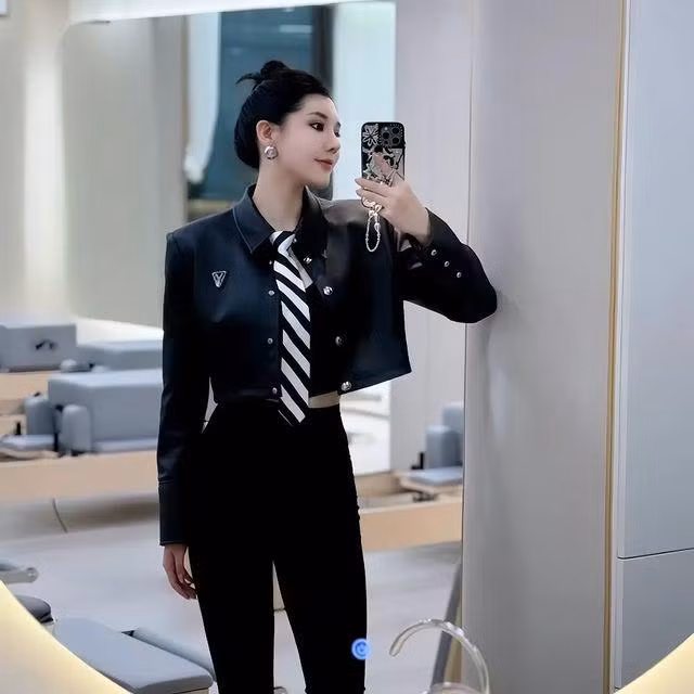 Trước đó, Liu Tai Yang chia sẻ clip chia sẻ những hình ảnh trong phòng tập. Người đẹp cho hay sau thời gian bận rộn, cô quay lại và duy trì thói quen tập luyện thể thao hằng ngày.