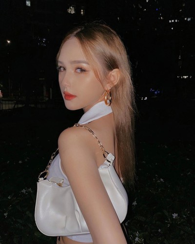 Trong khi trước đó Xemesis từng tiết lộ tình trường dài dằng dặc của mình.