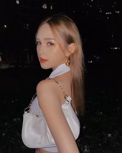 Trong khi trước đó Xemesis từng tiết lộ tình trường dài dằng dặc của mình.