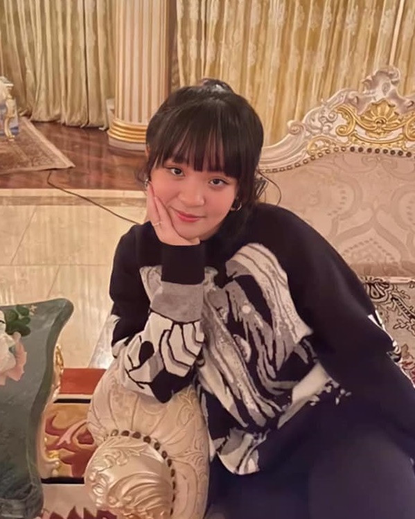 Bà cũng tiết lộ, Natalie từng có khoảng thời gian gặp vấn đề về tâm lý khi phải đối mặt với những lùm xùm của mẹ trên mạng.