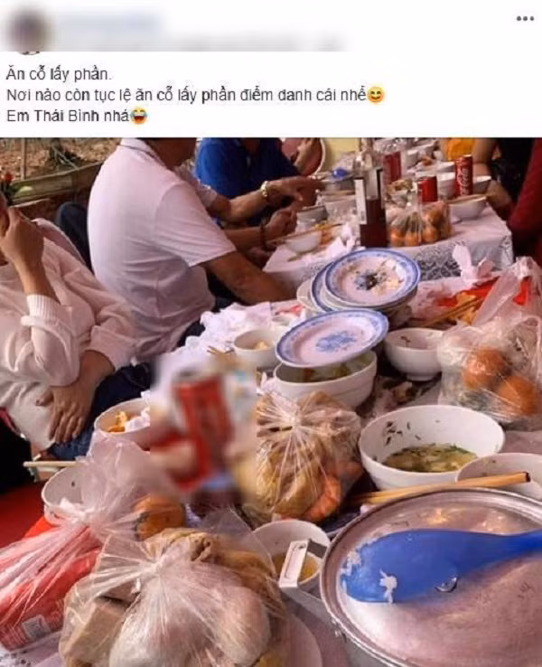 Thế nhưng, khi xã hội phát triển hiện đại hơn, những thói quen, tập tục thời xưa có phần không phù hợp với quan điểm, cách nhìn của giới trẻ ngày nay.