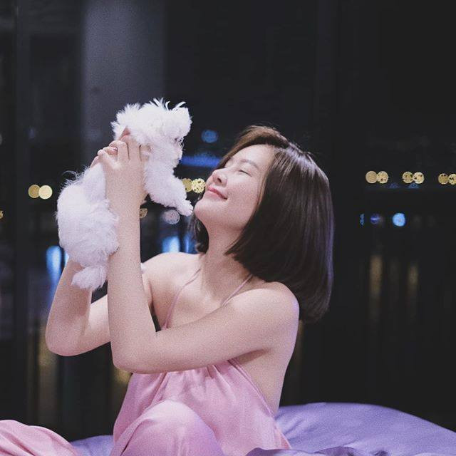 Pattaraya Chayakonnan là một mẫu nữ, hot girl tới từ Thái Lan và nổi tiếng khắp cộng đồng mạng nhờ vào vẻ ngoài xinh đẹp, và điểm nhấn đặc biệt chính là vòng một khủng, gợi cảm đầy sức sống.