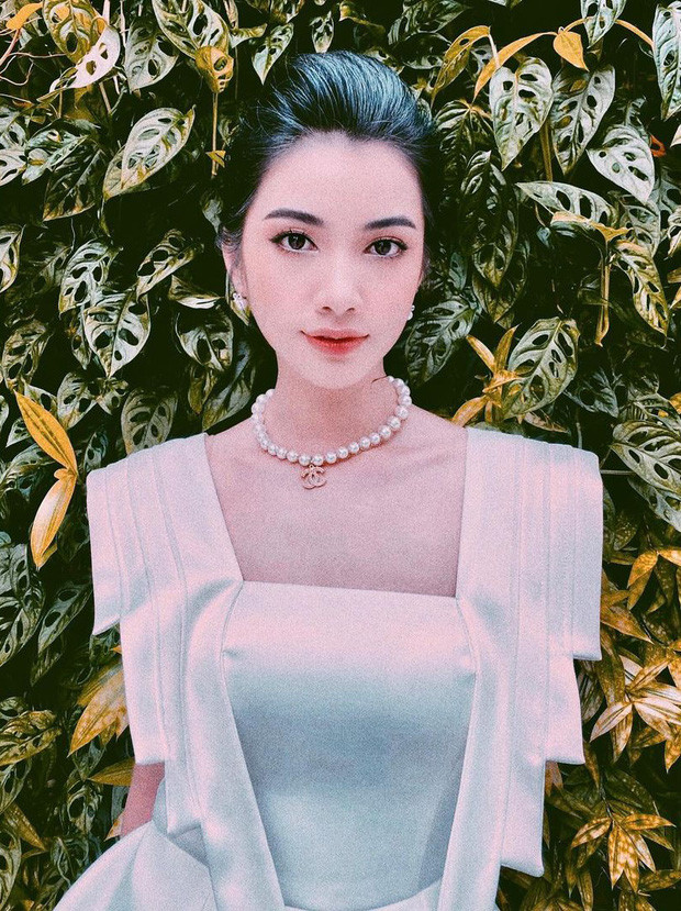 Nguyễn Thị Cẩm Đan từng là một trong số những cái tên gây chú ý sau cuộc thi Hoa hậu Việt Nam 2020. Tên tuổi của cô nàng được nhắc tới nhiều hơn khi dính nghi vấn hẹn hò với đại gia Đức Huy - chồng cũ của ca sĩ Lệ Quyên.