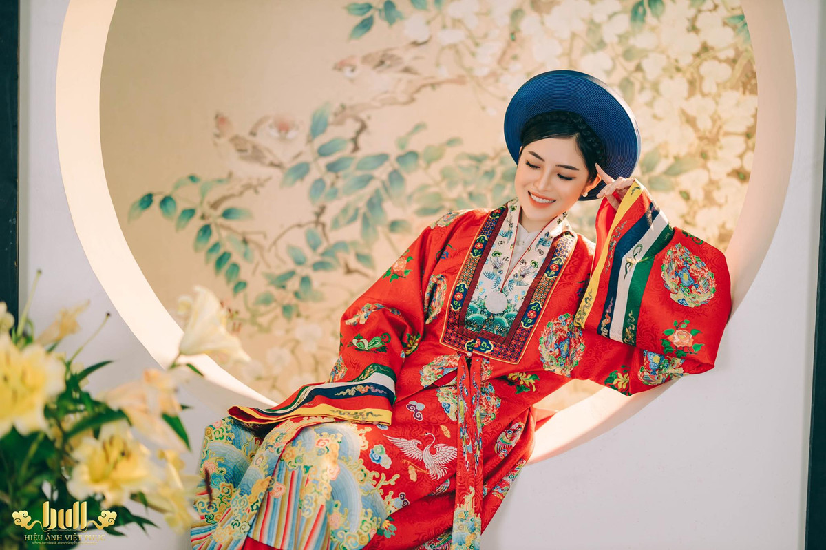 Dù thần thái khi diện cổ phục là điều làm khó nhiều người nhưng với Quế Chi thì nó không thành vấn đề bởi cô nàng đã sở hữu gương mặt quá xuất sắc.