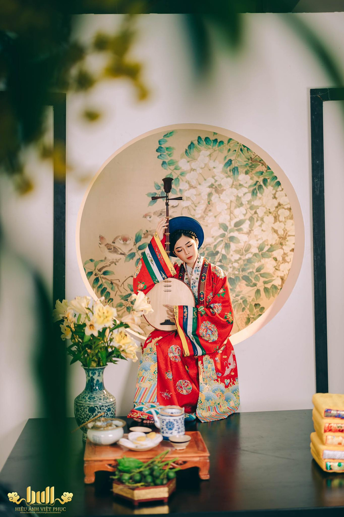 Mới đây, trên trang cá nhân Quế Chi lại một lần nữa khiến nhiều người phải trầm trồ khi diện cổ phục của phụ nữ Việt Nam là áo tấc.