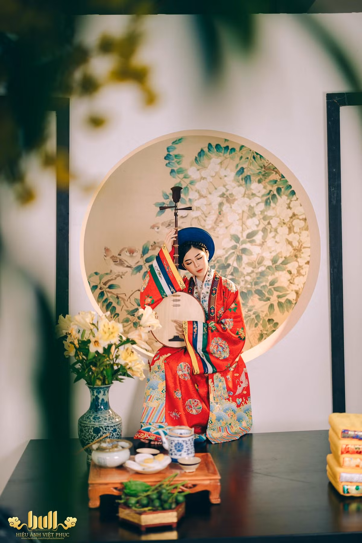 Mới đây, trên trang cá nhân Quế Chi lại một lần nữa khiến nhiều người phải trầm trồ khi diện cổ phục của phụ nữ Việt Nam là áo tấc.