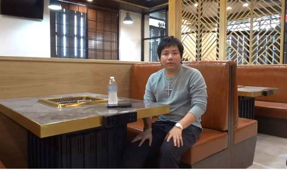 Sau gần 1 tháng im hơi lặng tiếng, ít giờ trước Khoa Pug chia sẻ clip mới trên kênh YouTube có gần 5 triệu follower.