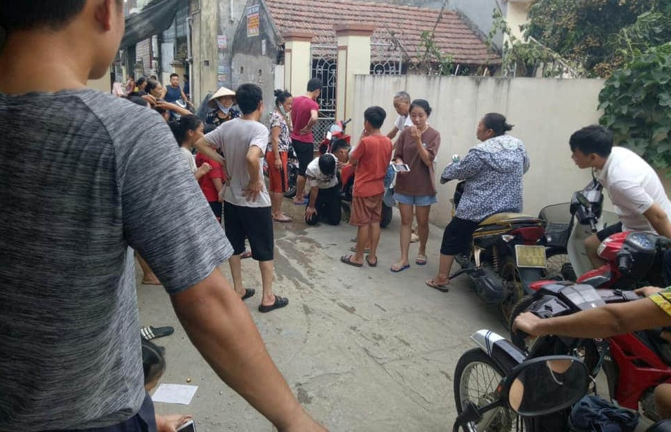 Được biết, vụ việc chàng trai quỳ trước của nhà bạn gái xảy ra tại Hồng Tiến - Khoái Châu - Hưng Yên cách đây chưa lâu.