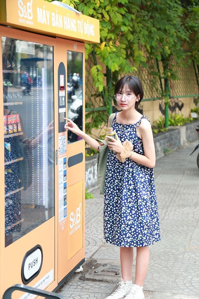 Nhờ có vẻ ngoài ưa nhìn nên khi đi dạy, Trần Thảo được nhiều học sinh chú ý, quan tâm.