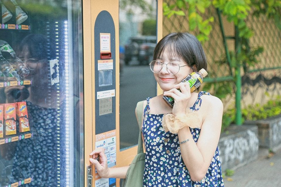 Theo tìm kiếm của dân mạng, nữ sinh thực tập có tên Trần Thảo (SN 1997), sinh viên năm 3 trường ĐH Sư phạm TP.HCM, chuyên ngành Sư phạm Văn.