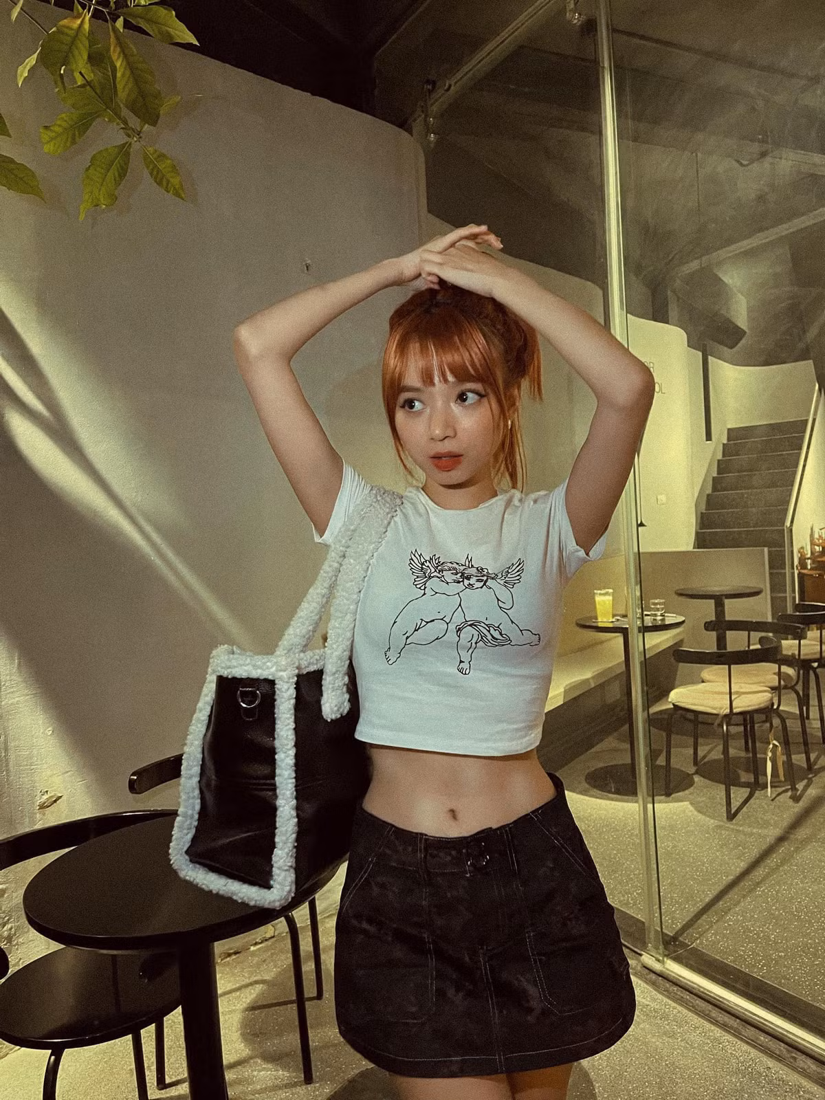 Thời gian gần đây, dù không còn thường xuyên livestream chơi game và giao lưu với người hâm mộ, song nữ streamer vẫn nhận được sự chú ý của cộng đồng game thủ khi liên tục cosplay các nhân vật trong game.