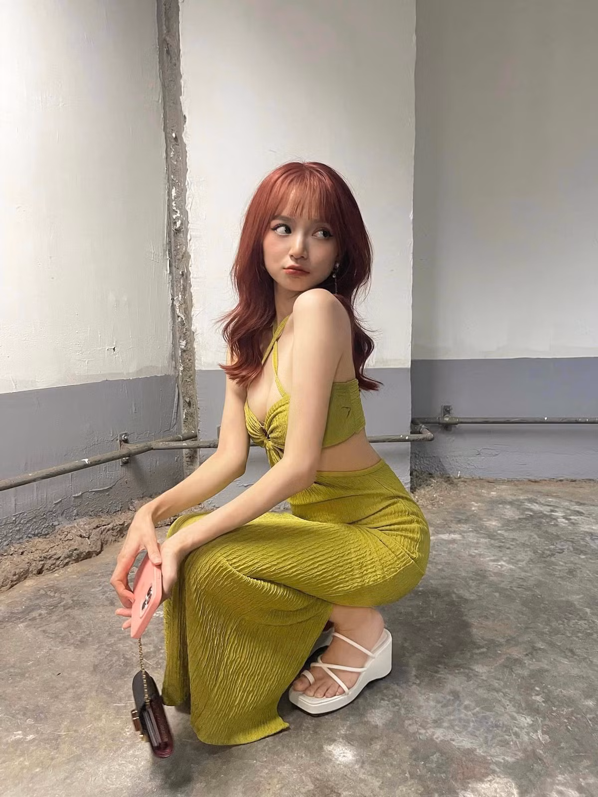 Vòng 1 cực kì "đốt mắt" cùng thân hình thon thả, săn chắc cũng giúp nữ streamer Kim Chi thu hút mọi ánh nhìn.