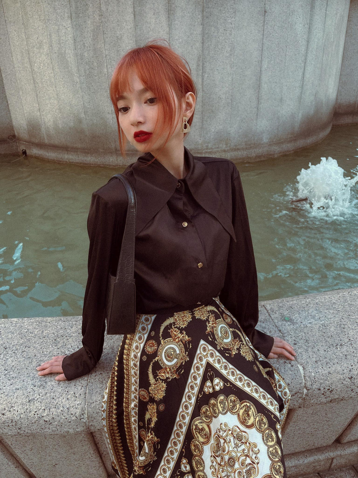 Sở hữu khuôn mặt với những đường nét khá sắc sảo nên Kim Chi còn hay nhận được những câu hỏi như "Đã tiêm má à", "Nâng mũi ở đâu vậy". Cô bạn khẳng định mình 100% tự nhiên và cũng chưa có ý định dao kéo gì.