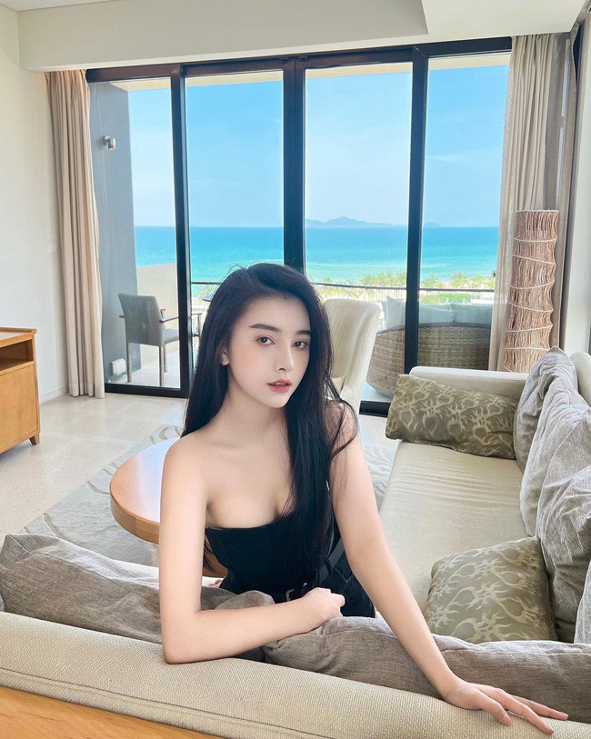 Sau nhiều năm, Meily Mia đã "dậy thì" thành thiếu nữ xinh đẹp như hoa.