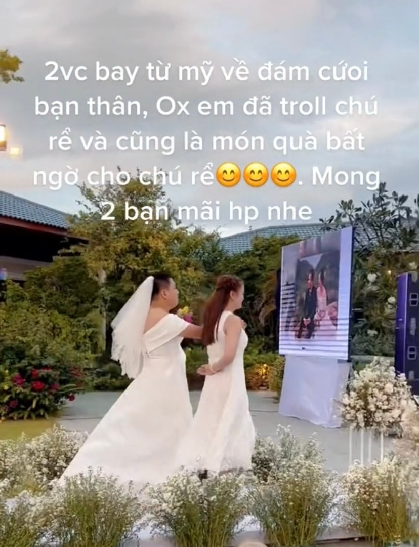 Mới đây, mạng xã hội chia sẻ câu chuyện người đàn ông đã bay từ Mỹ về Việt Nam để dự đám cưới người anh em thân thiết. Đáng chú ý, anh đã có màn hóa trang "độc lạ" khiến chú rể vô cùng ngạc nhiên.