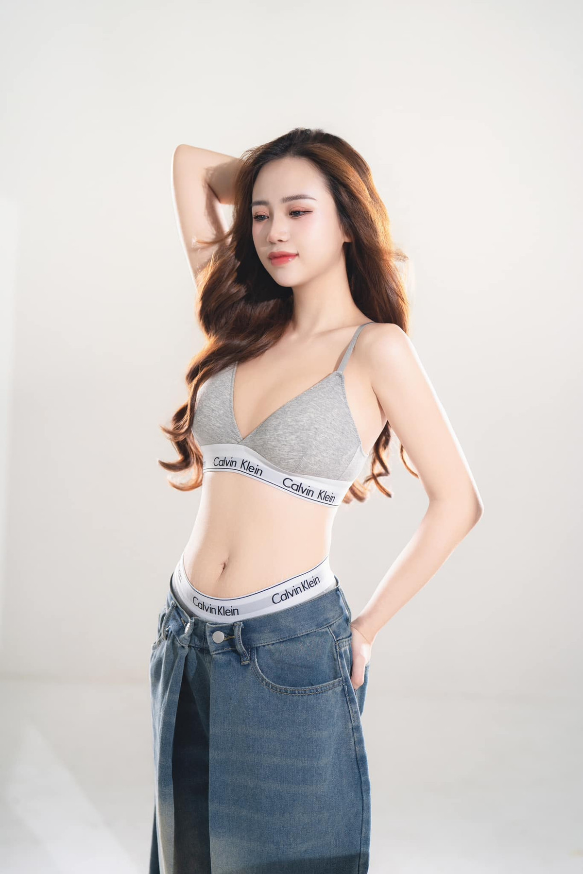 Biệt danh "gái lắm chiêu" không chỉ phản ánh khả năng sáng tạo không ngừng của Mai Linh Zuto mà còn thể hiện sự thông minh trong cách mà cô thu hút và giữ chân người xem.