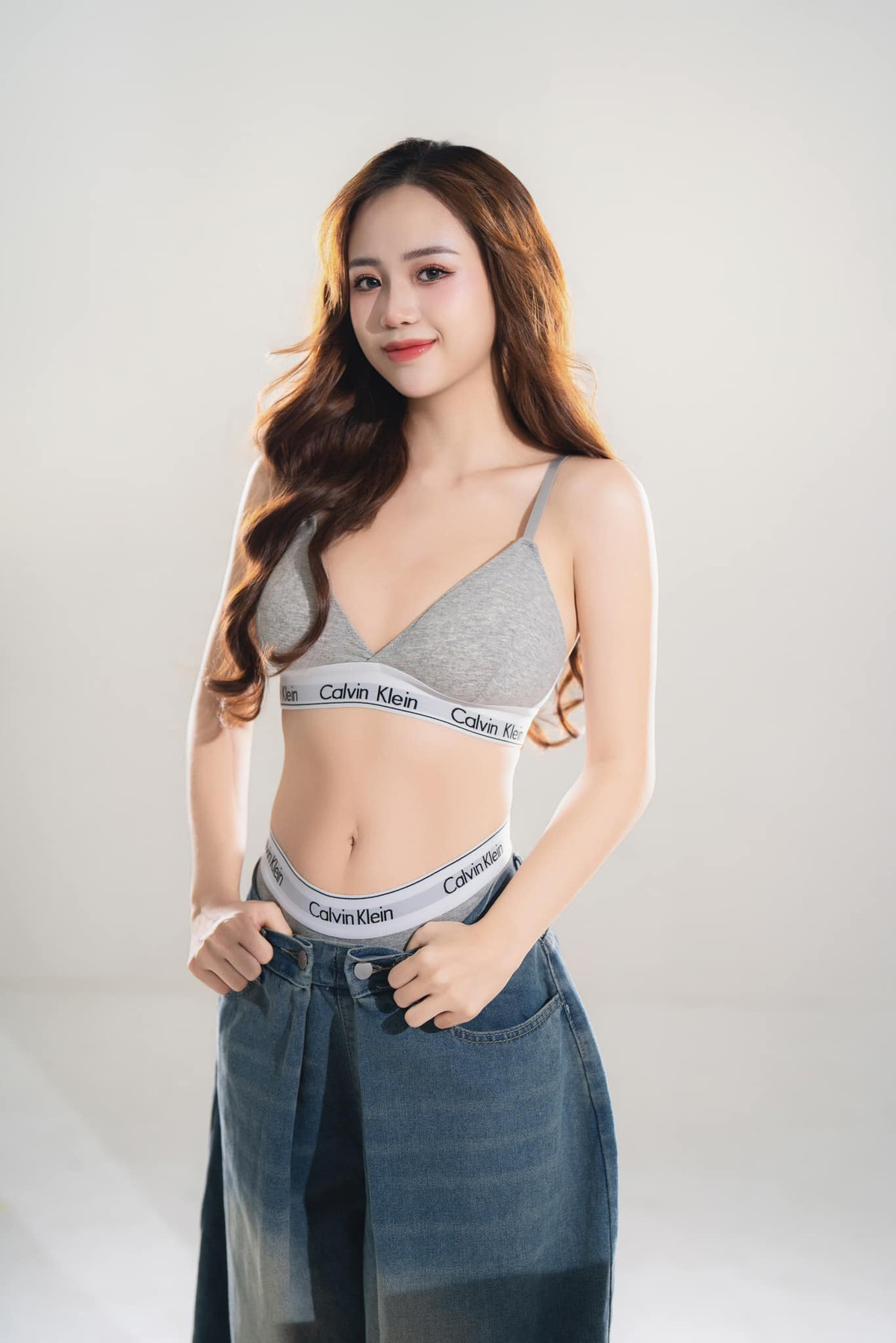 Sự linh hoạt trong việc chọn lựa và sản xuất content giúp Mai Linh Zuto không bao giờ khiến người hâm mộ cảm thấy nhàm chán, từ đó, cộng đồng mạng đã phong cho cô nàng biệt danh "gái xinh lắm chiêu".