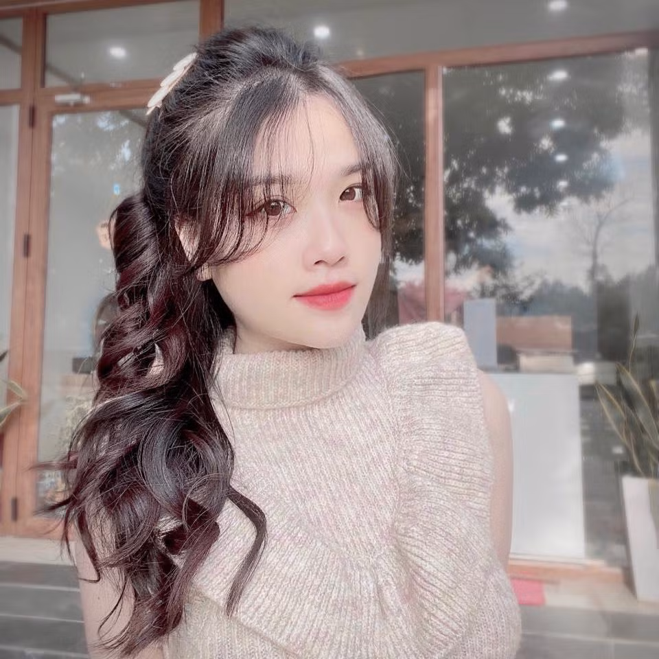 Từng tuyên bố chưa vội mang bầu mà tận hưởng cuộc sống vợ chồng son, thế nhưng chỉ khoảng 4 tháng sau hôn lễ, "cô chủ tiệm nail" đã dính bầu.