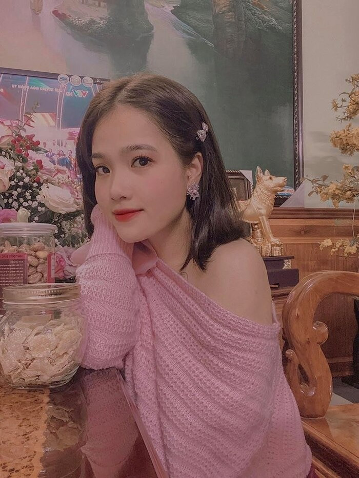 Ngay cả lúc mang thai, nhiều người nhận xét thân hình của Huyền My không có thay đổi nhiều.