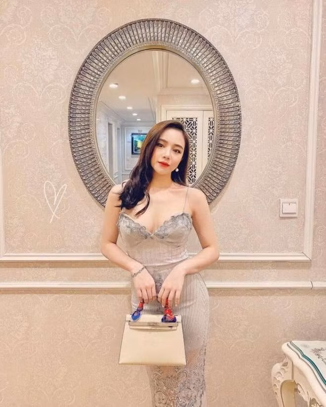 Từ sau khi tham gia Nóng cùng World Cup 2018, Thủy Tiên chưa có thêm sản phẩm nghệ thuật nào, hot girl sinh năm 2000 cũng kín tiếng hơn và ít xuất hiện trên MXH.