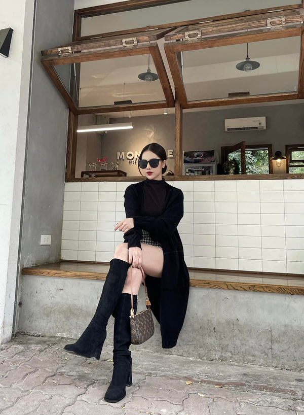 Được biết, Cao Trang hiện đang là nữ sinh chuyên ngành Báo in của Học Viện Báo chí &amp; Tuyên Truyền. Cô nàng sở hữu khuôn mặt xinh đẹp như búp bê, thân hình nóng bỏng và gu thời trang khá ấn tượng, Thu Trang có thể biến hóa đa dạng phong cách từ thanh lịch, nhẹ nhàng đến vô cùng quyến rũ.