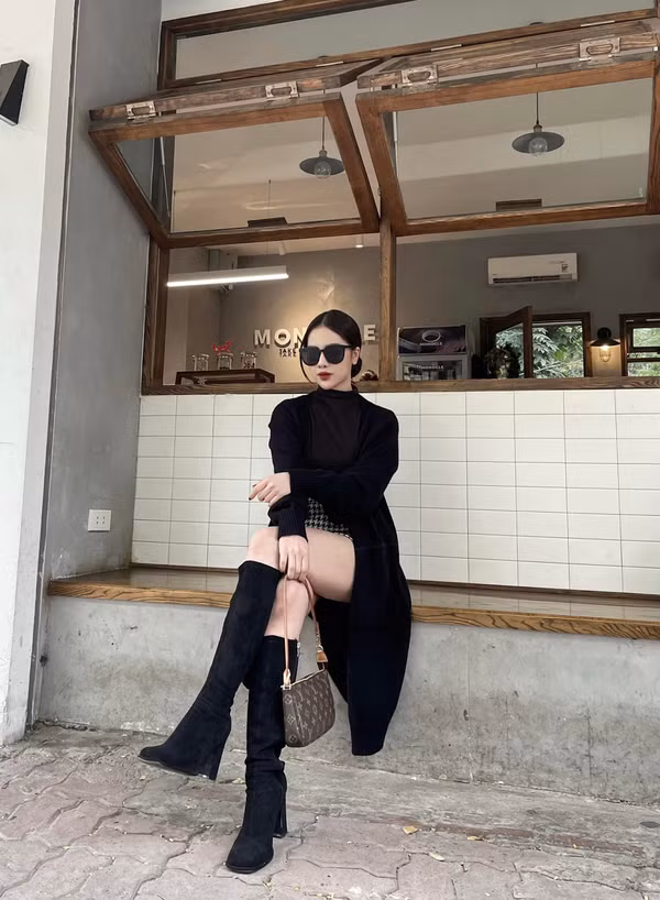 Được biết, Cao Trang hiện đang là nữ sinh chuyên ngành Báo in của Học Viện Báo chí &amp; Tuyên Truyền. Cô nàng sở hữu khuôn mặt xinh đẹp như búp bê, thân hình nóng bỏng và gu thời trang khá ấn tượng, Thu Trang có thể biến hóa đa dạng phong cách từ thanh lịch, nhẹ nhàng đến vô cùng quyến rũ.