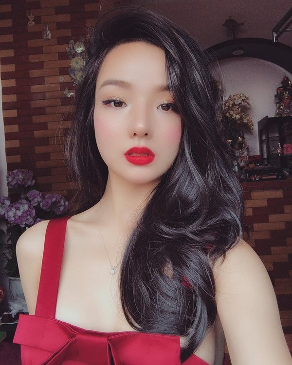 Nhiều fanpage bóng đá tại Hàn Quốc và Việt Nam thời điểm đó đã liên tục chia sẻ đoạn phỏng vấn và không quên dành những lời có cánh cho nhan sắc và khả năng tiếng Anh của Thủy Tiên.