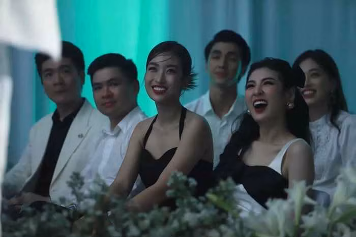 Trên Instagram, Đỗ Mỹ Linh và Đỗ Vinh Quang cũng đã nhấn theo dõi nhau một thời gian trước khi dân mạng phát hiện.