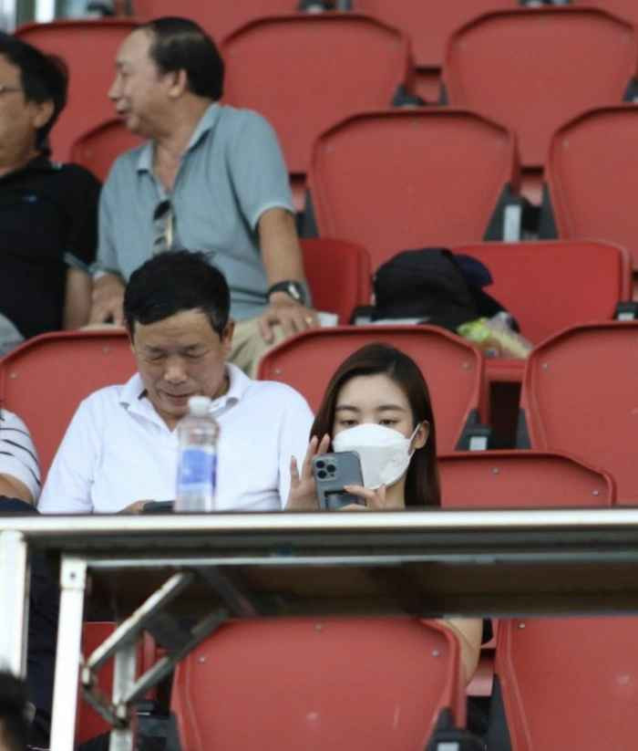 Không ít lần netizen bắt gặp Đỗ Mỹ Linh và con trai Bầu Hiển là Đỗ Vinh Quang xuất hiện cùng nhau trong nhiều sự kiện.